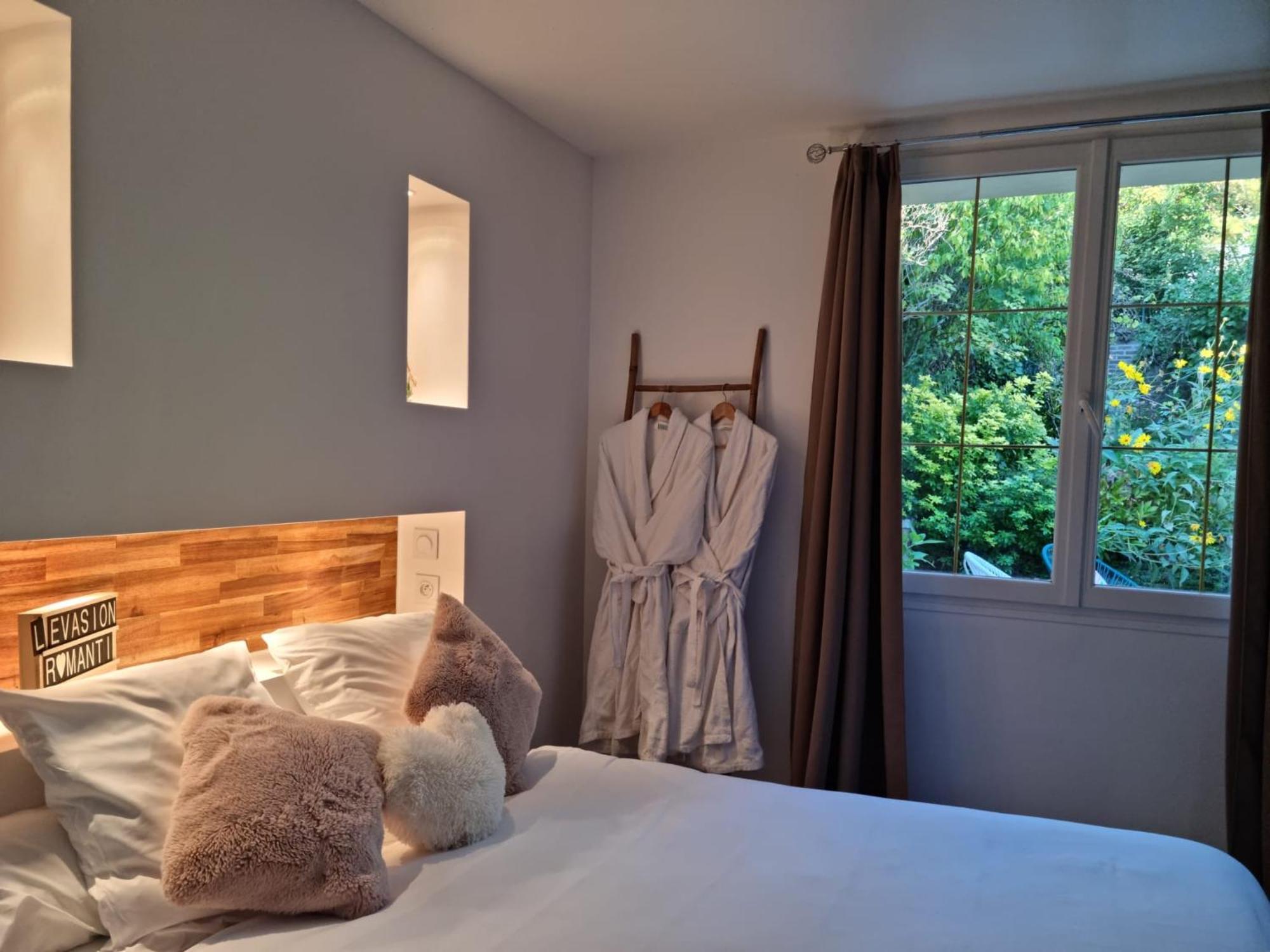 Suite De Charme Avec Jacuzzi Et Jardin Privatif Paris Au Calme Saint-Prix  Eksteriør billede