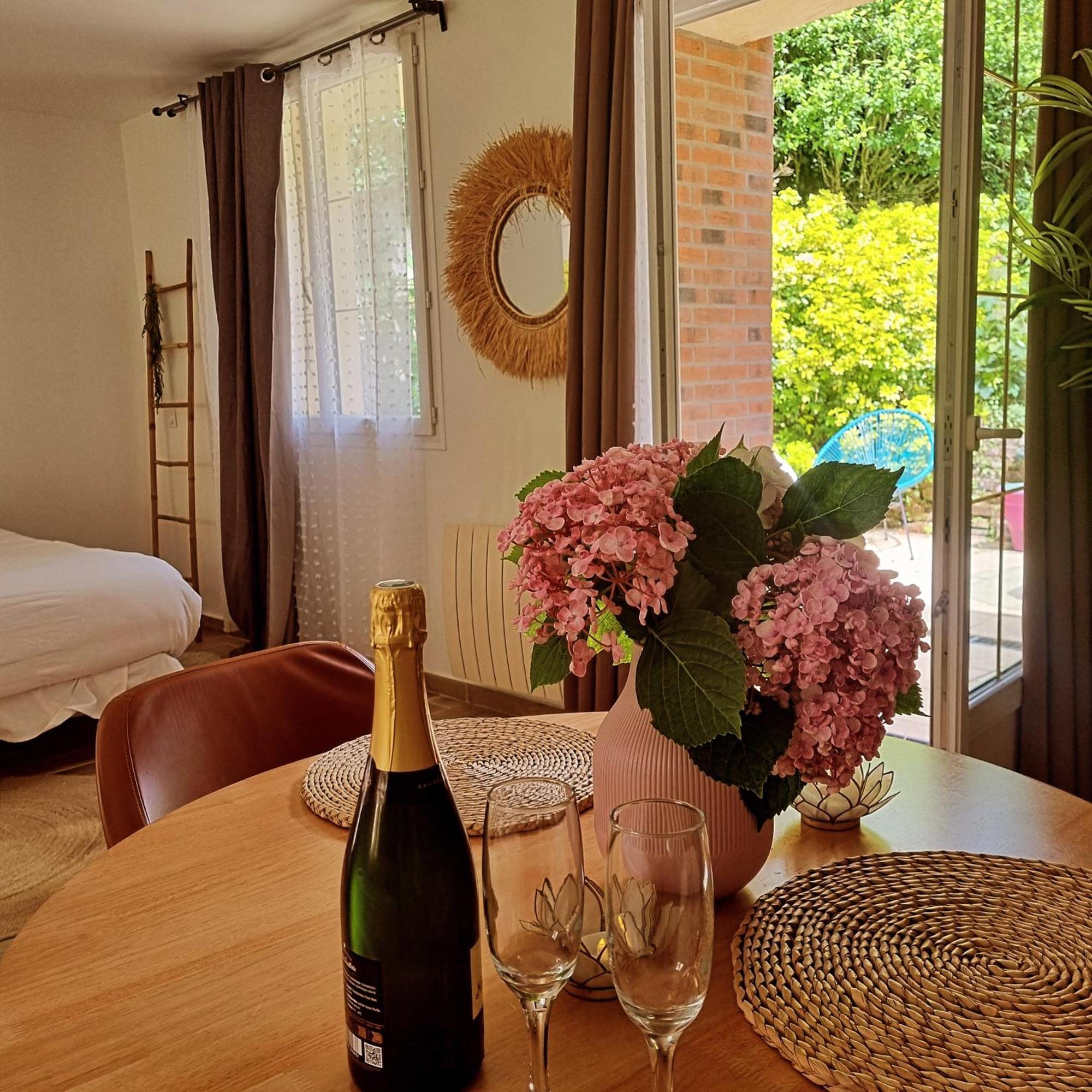 Suite De Charme Avec Jacuzzi Et Jardin Privatif Paris Au Calme Saint-Prix  Eksteriør billede