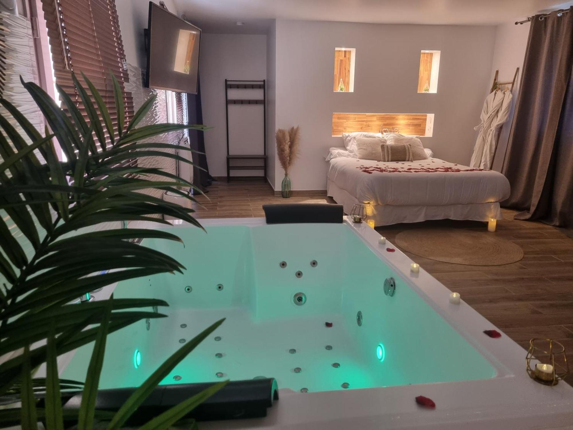 Suite De Charme Avec Jacuzzi Et Jardin Privatif Paris Au Calme Saint-Prix  Eksteriør billede