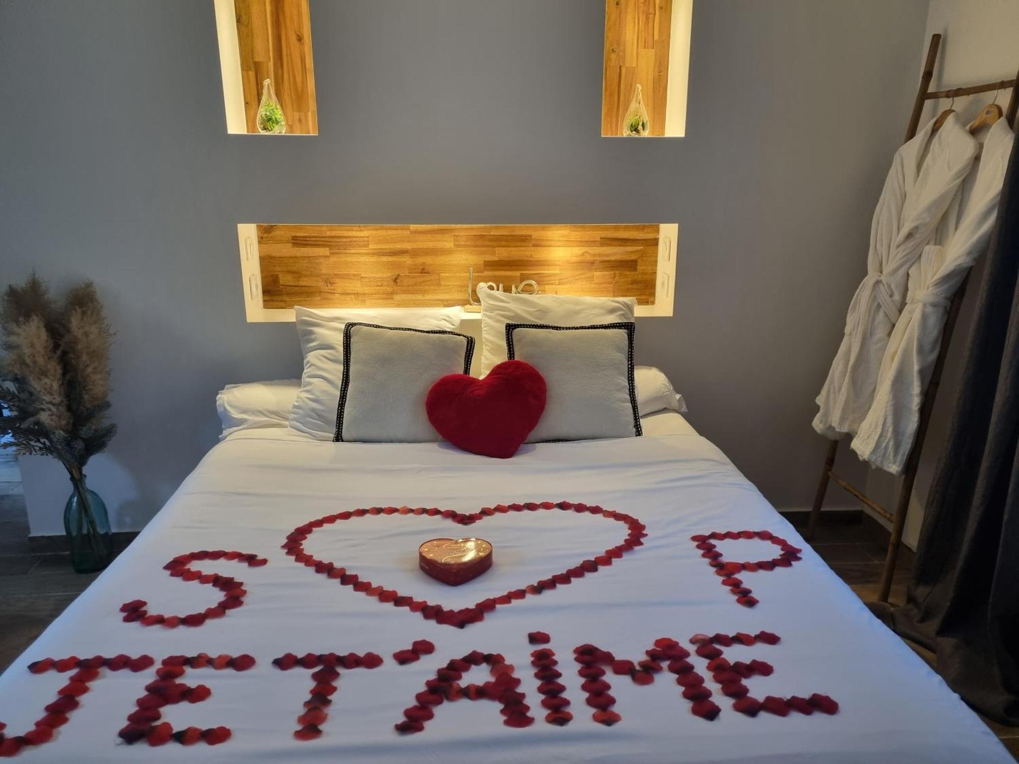 Suite De Charme Avec Jacuzzi Et Jardin Privatif Paris Au Calme Saint-Prix  Eksteriør billede